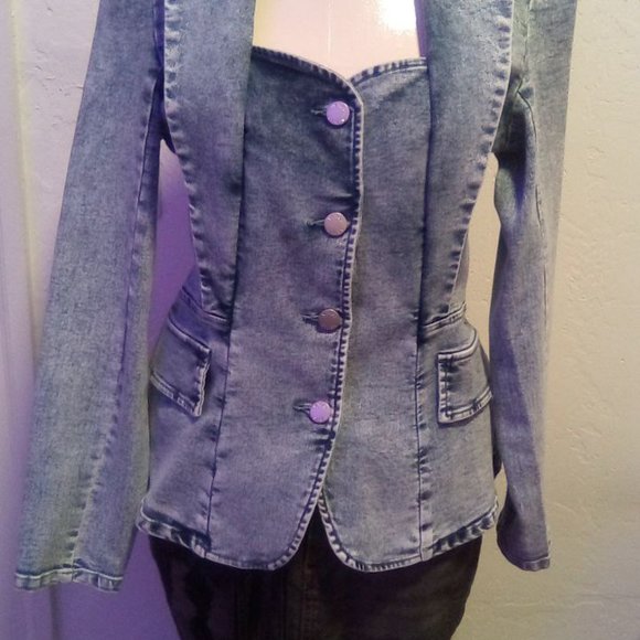 VENUS Jackets & Blazers - NEW gorgeous jean jacket